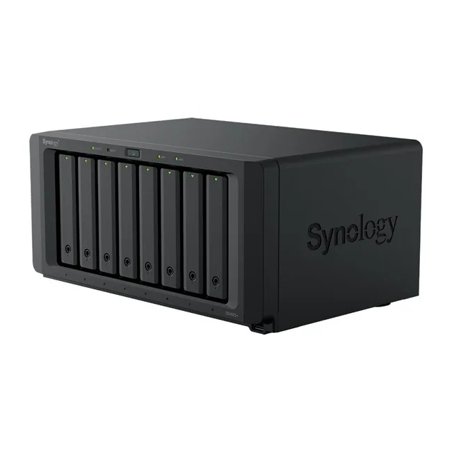 Synology DS1825PLUS Tower NAS farklı açıdan görünüm